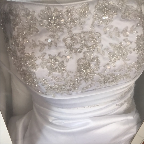 Davis Bridal Wedding Dress Gown - Picture 3 of 15